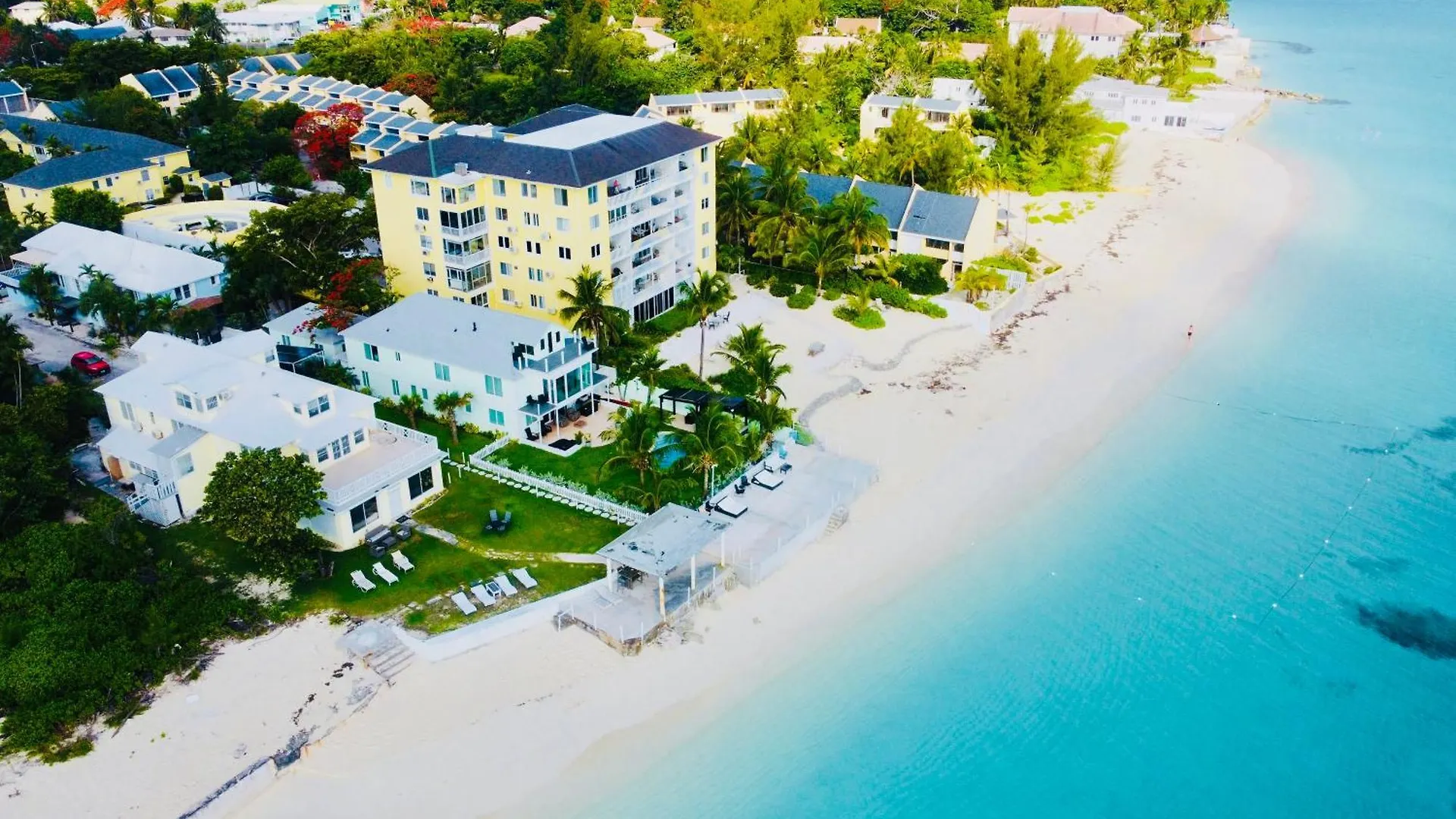 Studio, 100 Feet From The Beach Nassau Aparthotel