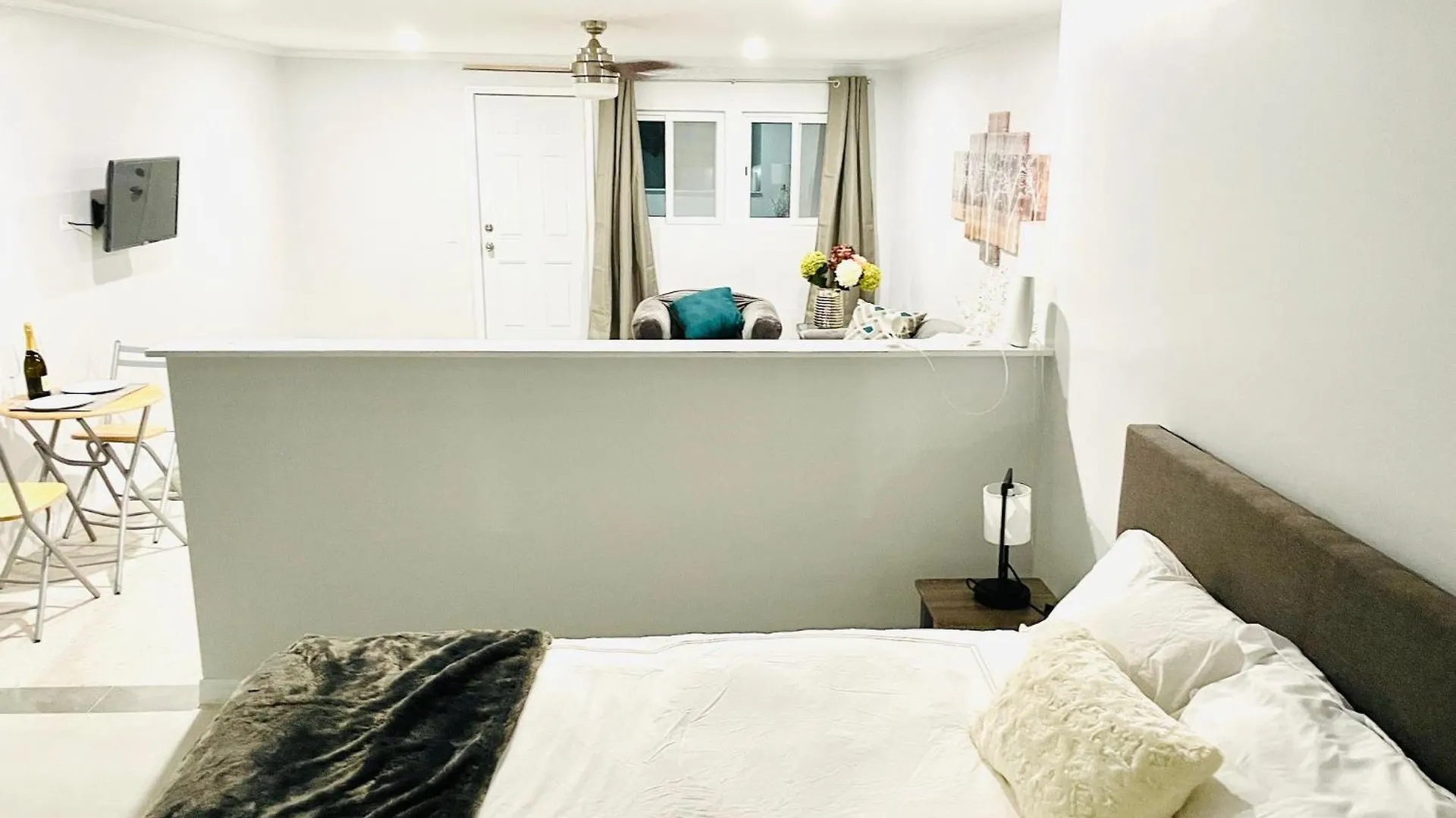 Studio, 100 Feet From The Beach Nassau Aparthotel