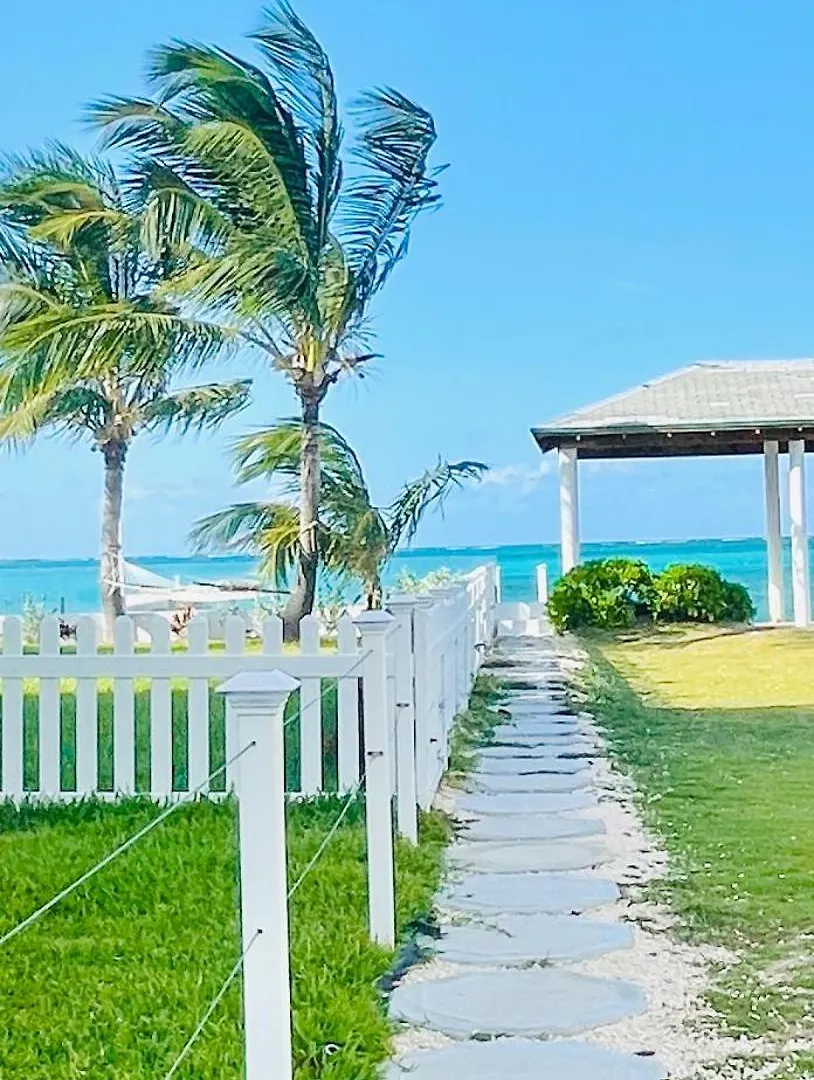 Aparthotel Studio, 100 Feet From The Beach Nassau