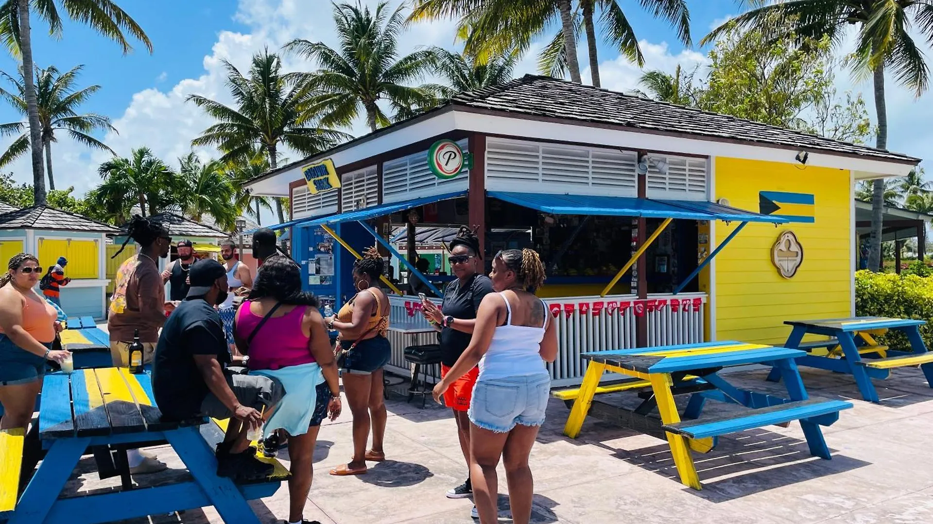Studio, 100 Feet From The Beach Nassau