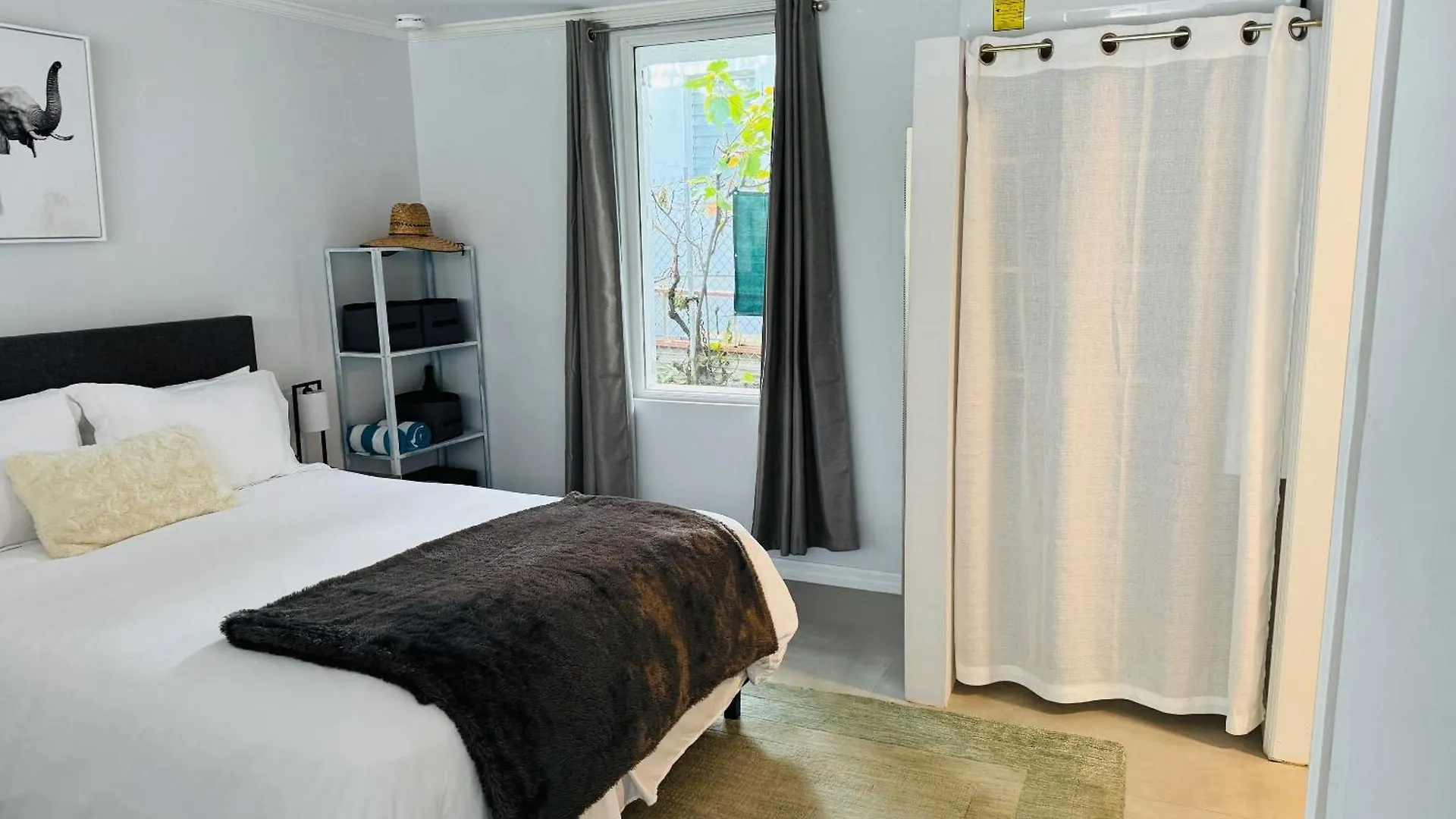 Studio, 100 Feet From The Beach Nassau 0*,