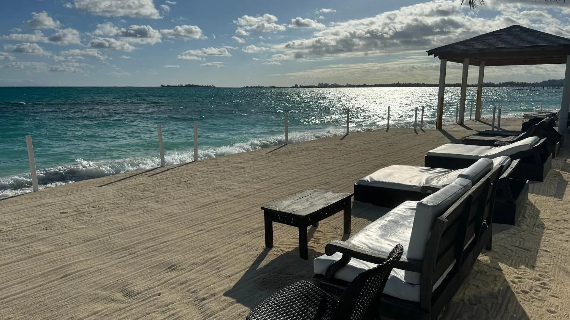 Aparthotel Studio, 100 Feet From The Beach Nassau