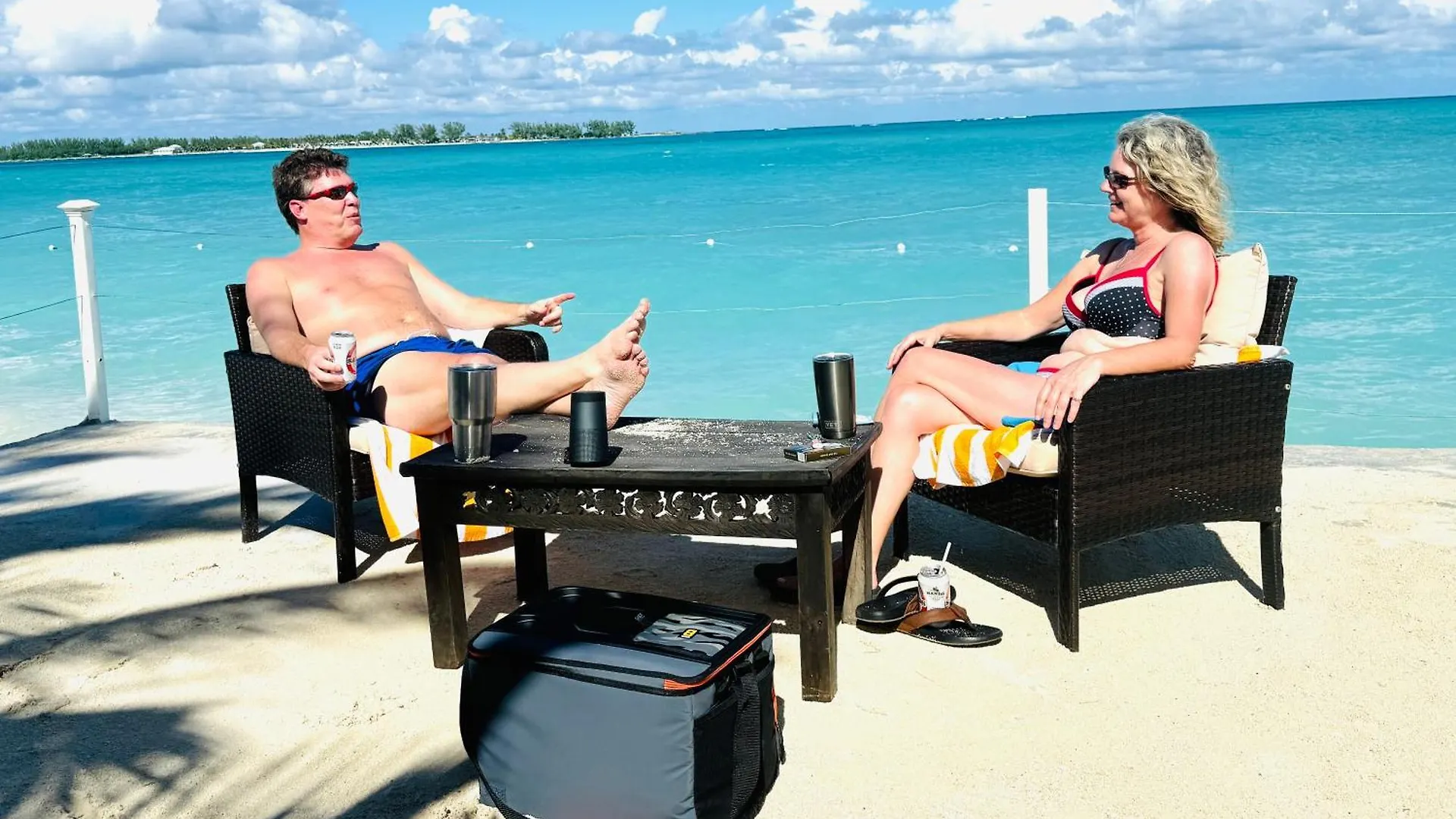 Studio, 100 Feet From The Beach Nassau